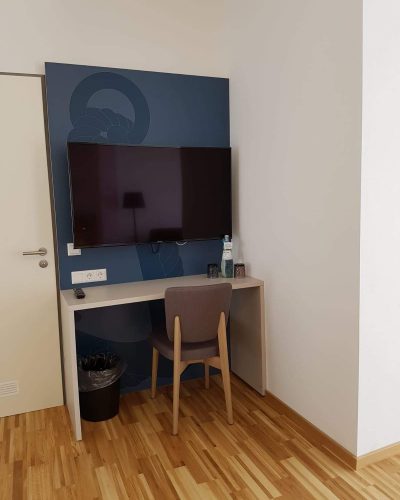 TV Schreibtisch Barrierefrei